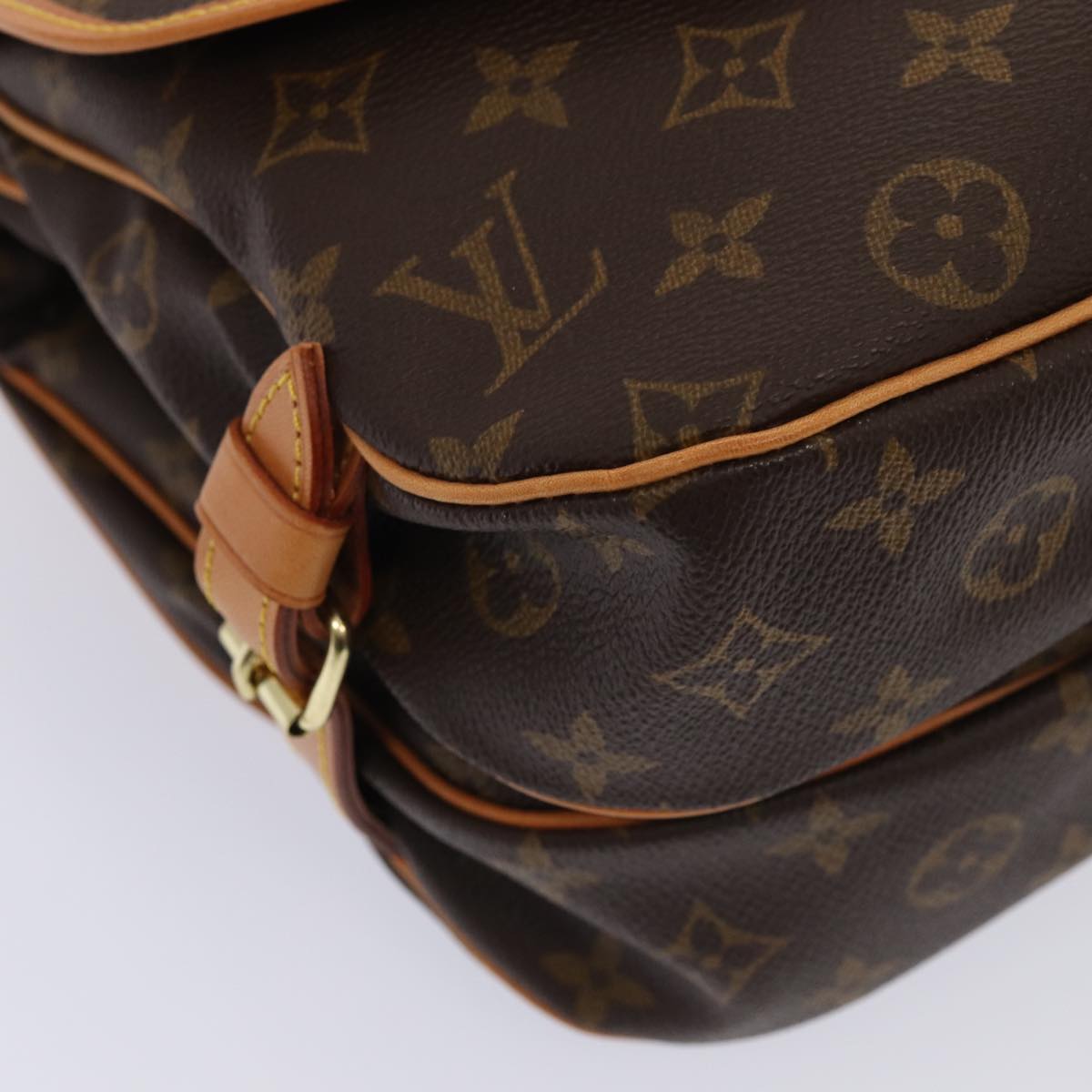 LOUIS VUITTON Monogram Saumur 30 Shoulder Bag M42256 LV Auth 85925A