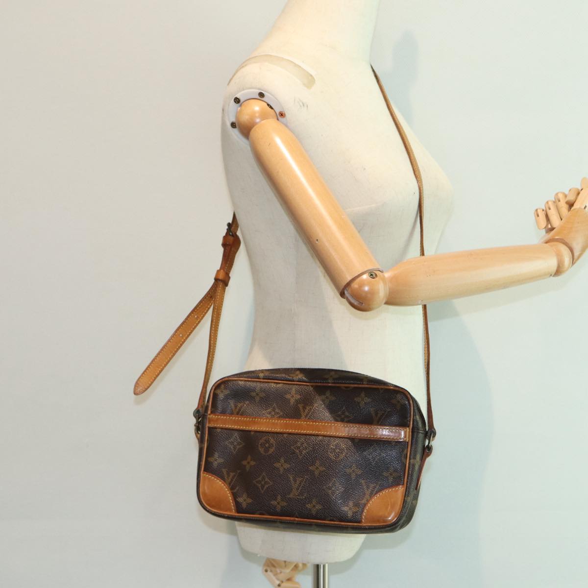 LOUIS VUITTON Monogram Trocadero 23 Shoulder Bag M51276 LV Auth 85961