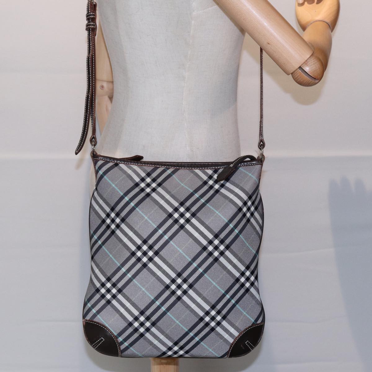 BURBERRY Nova Check Shoulder Bag Canvas Gray Silver Auth 86049