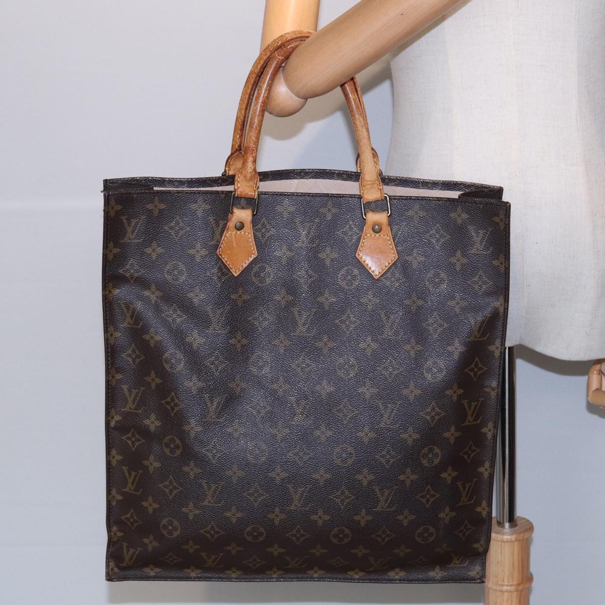 LOUIS VUITTON Monogram Sac Plat Hand Bag M51140 LV Auth 86115