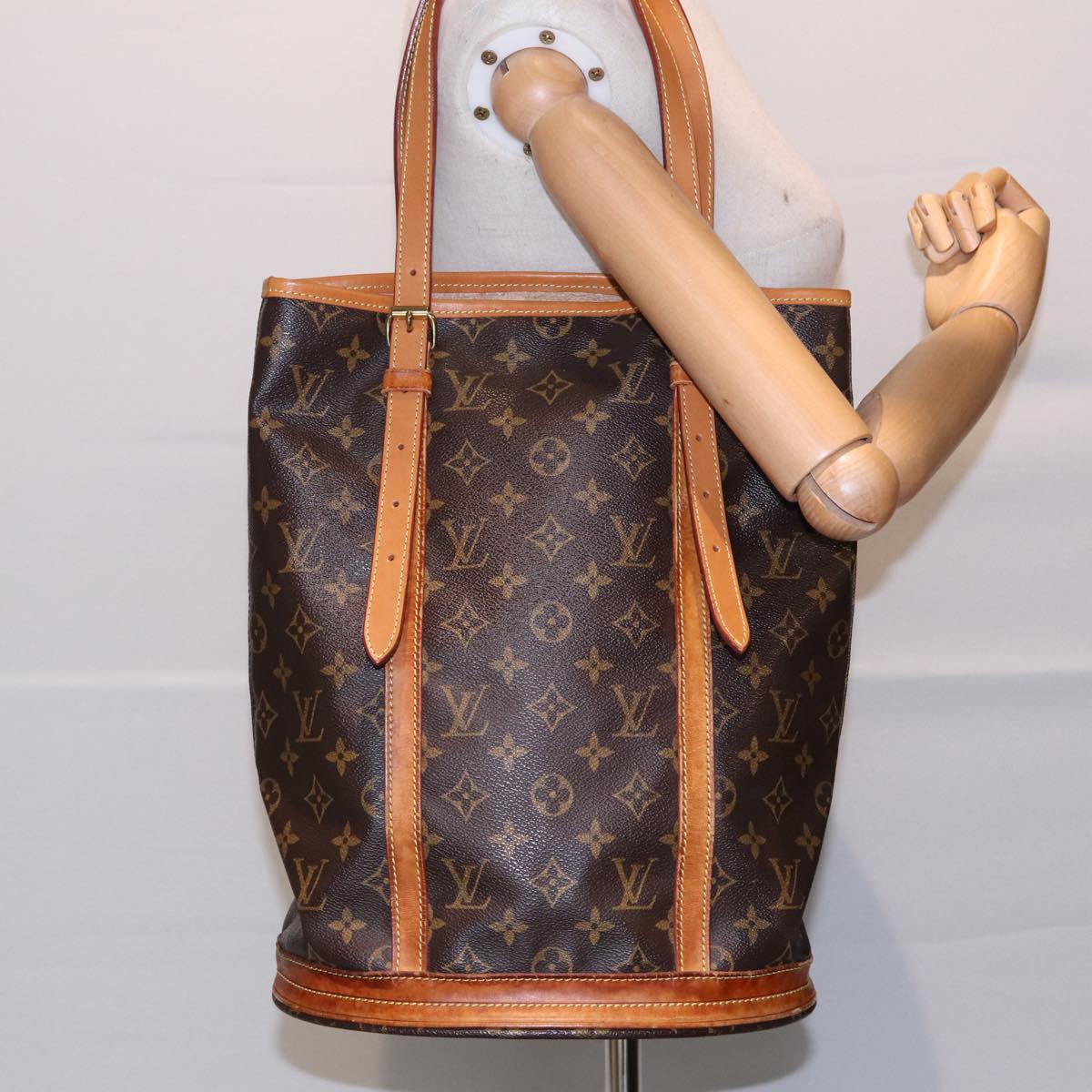 LOUIS VUITTON Monogram Bucket GM Shoulder Bag M42236 LV Auth 86116