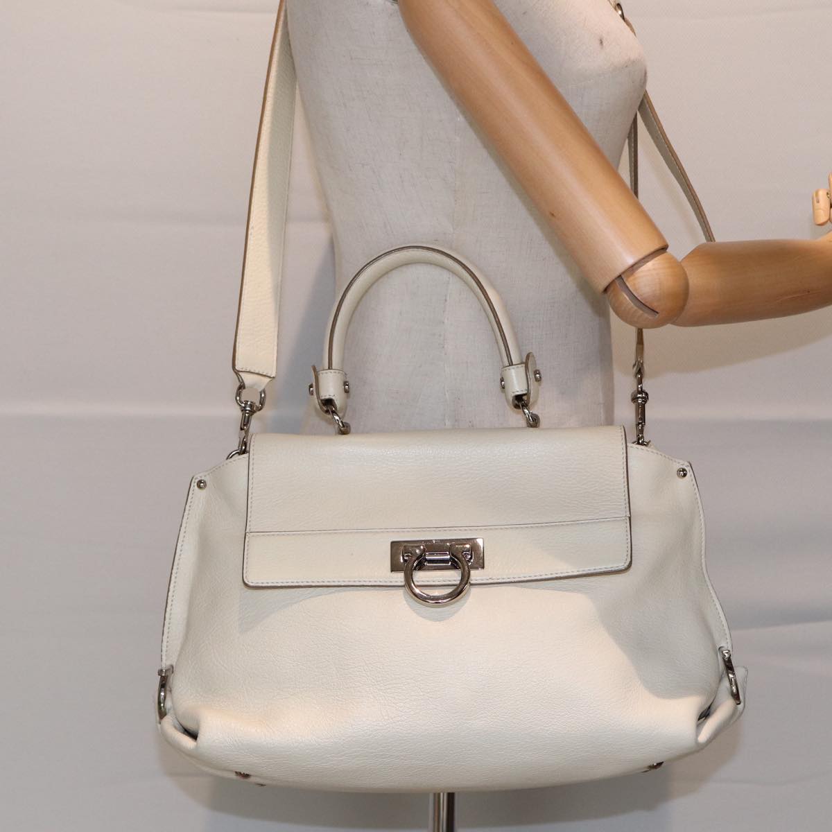 Salvatore Ferragamo Gancini Sofia Hand Bag Leather 2way White Silver Auth 86176