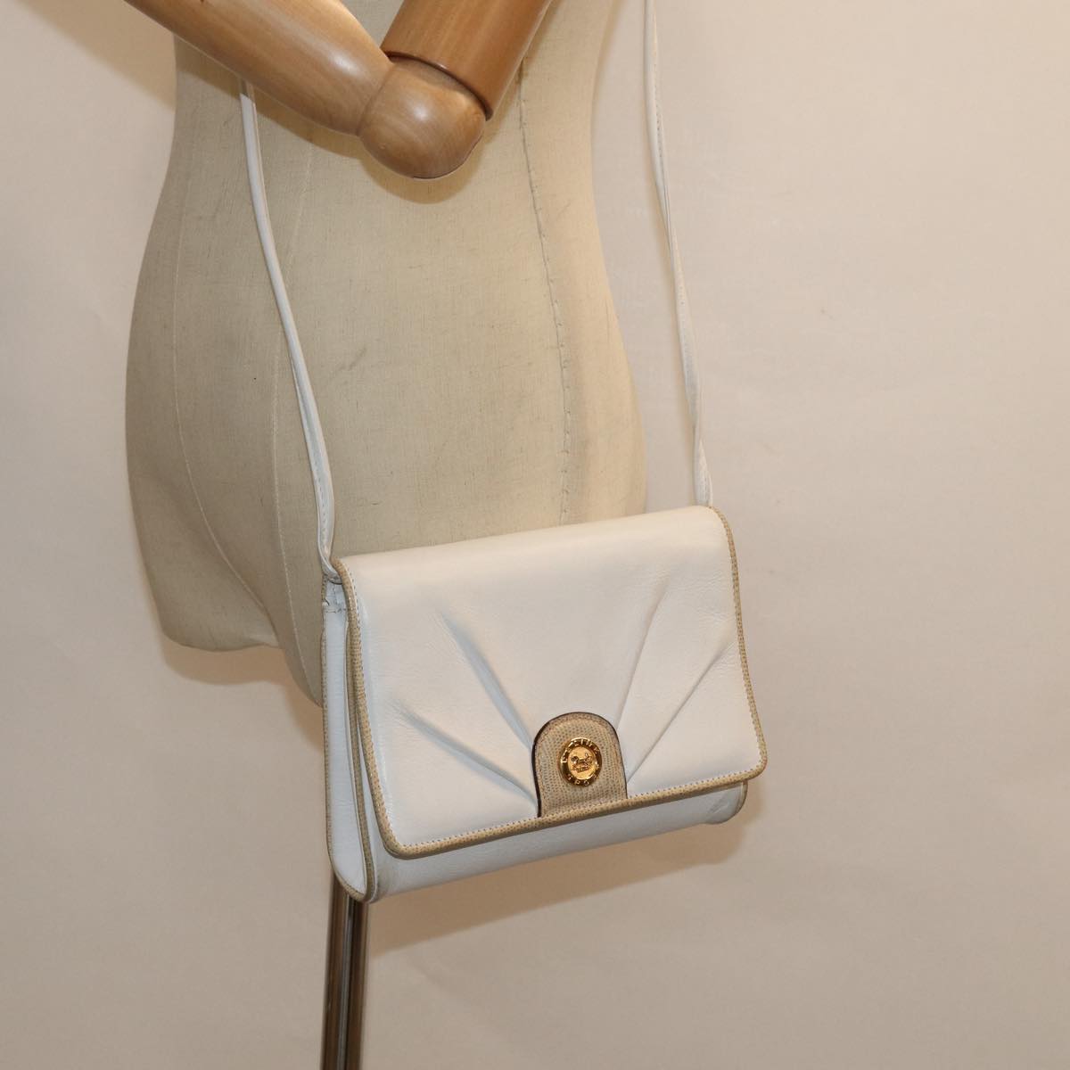 CELINE Horse Carriage Shoulder Bag Leather White Gold Auth 86183