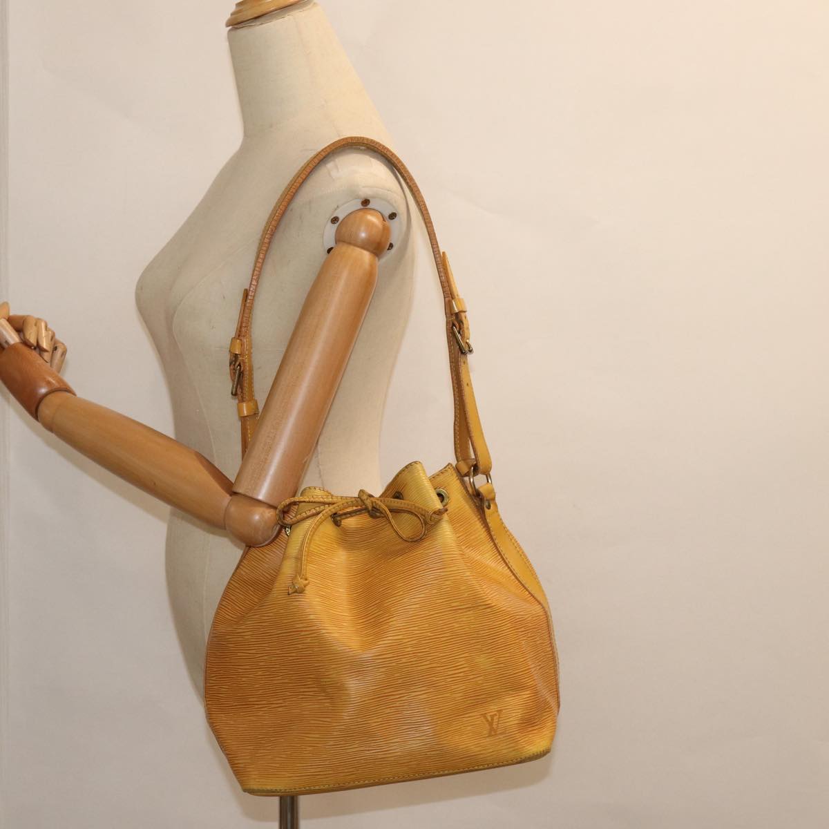 LOUIS VUITTON Epi Petit Noe Shoulder Bag Yellow M44102 LV Auth 86219