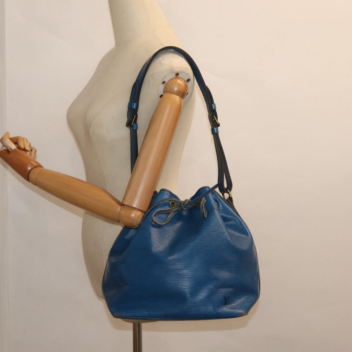 LOUIS VUITTON Epi Petit Noe Shoulder Bag Blue M44105 LV Auth 86220