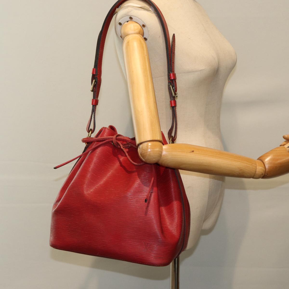 LOUIS VUITTON Epi Petit Noe Shoulder Bag Red M44107 LV Auth 86389