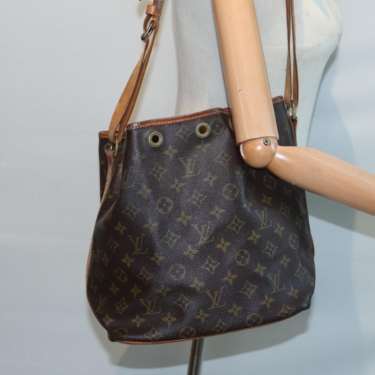 LOUIS VUITTON Monogram Petit Noe Shoulder Bag M42226 LV Auth 86756