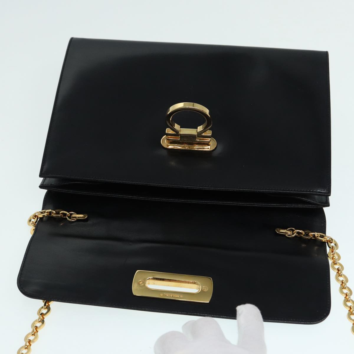 Salvatore Ferragamo Gancini Chain Shoulder Bag Leather Black Gold Auth 86838