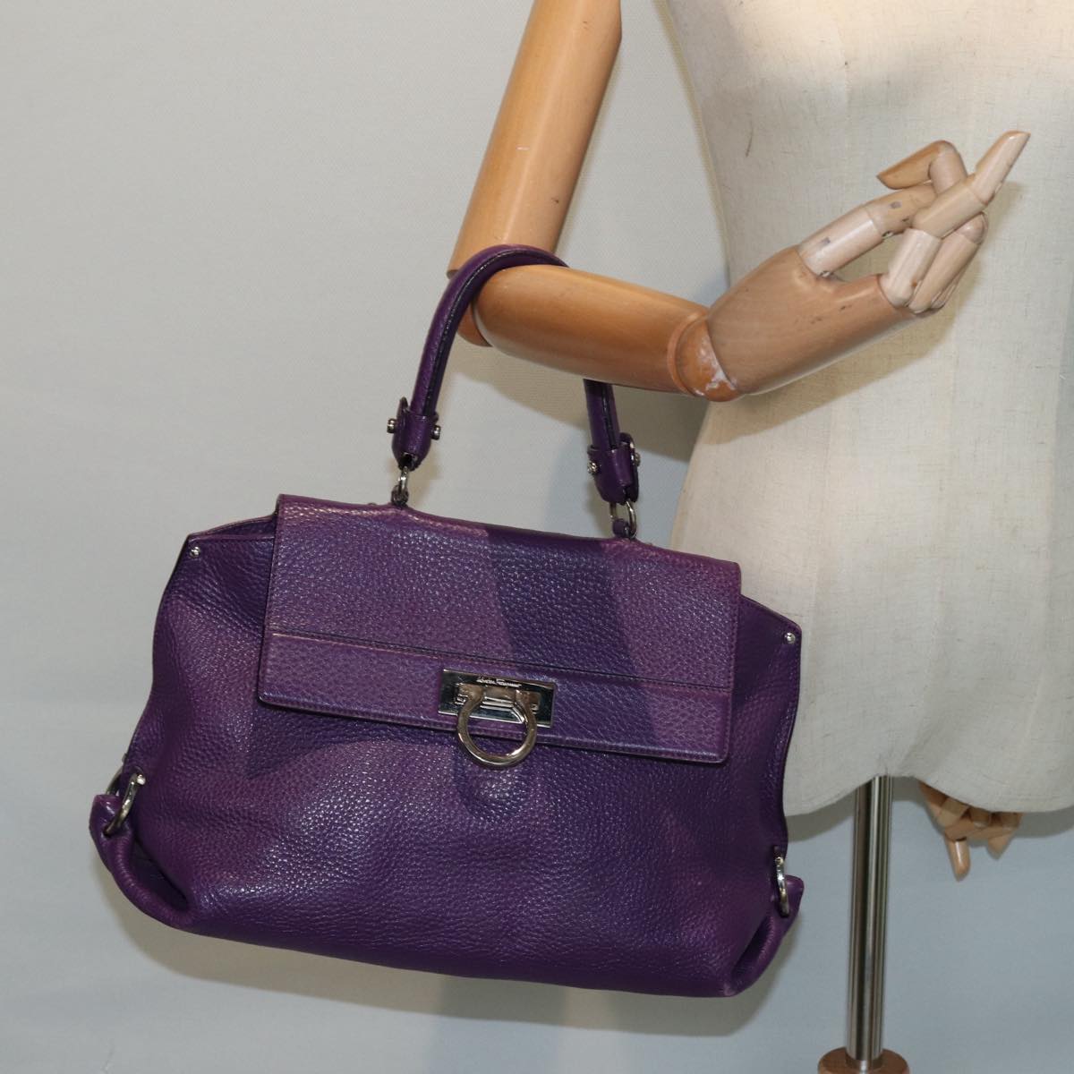 Salvatore Ferragamo Gancini Sofia Hand Bag Leather Purple Silver Auth 86915