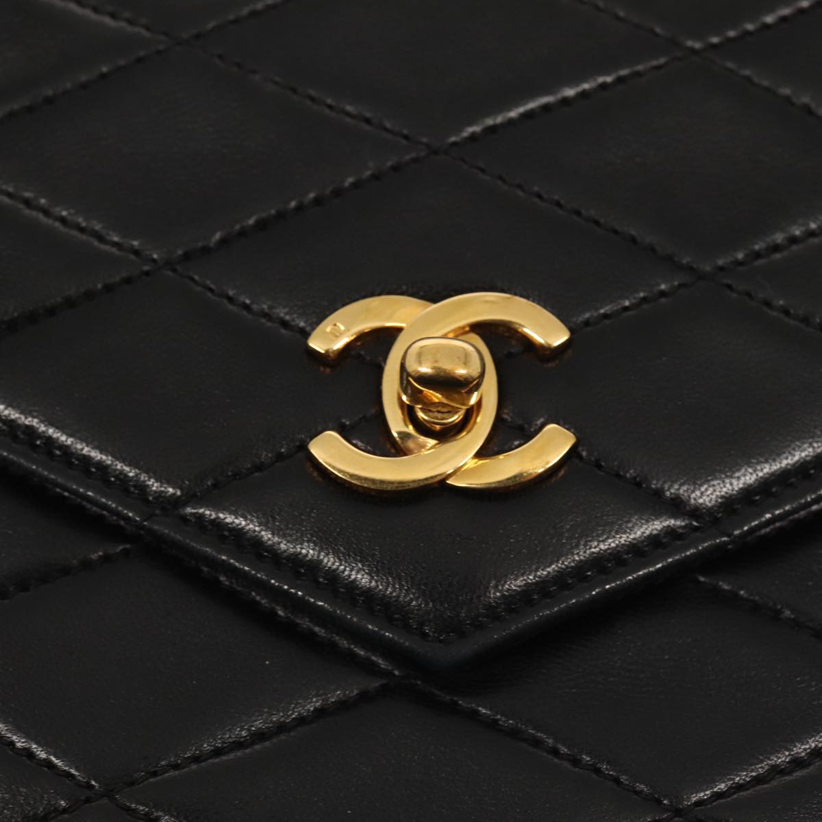 CHANEL Matelasse Turn Lock Chain Hand Bag Lamb Skin Black Gold CC Auth 87124A