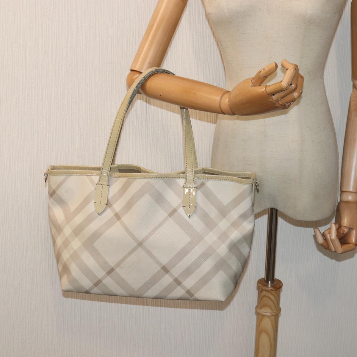 BURBERRY Nova Check Tote Bag PVC White Silver Auth 87223