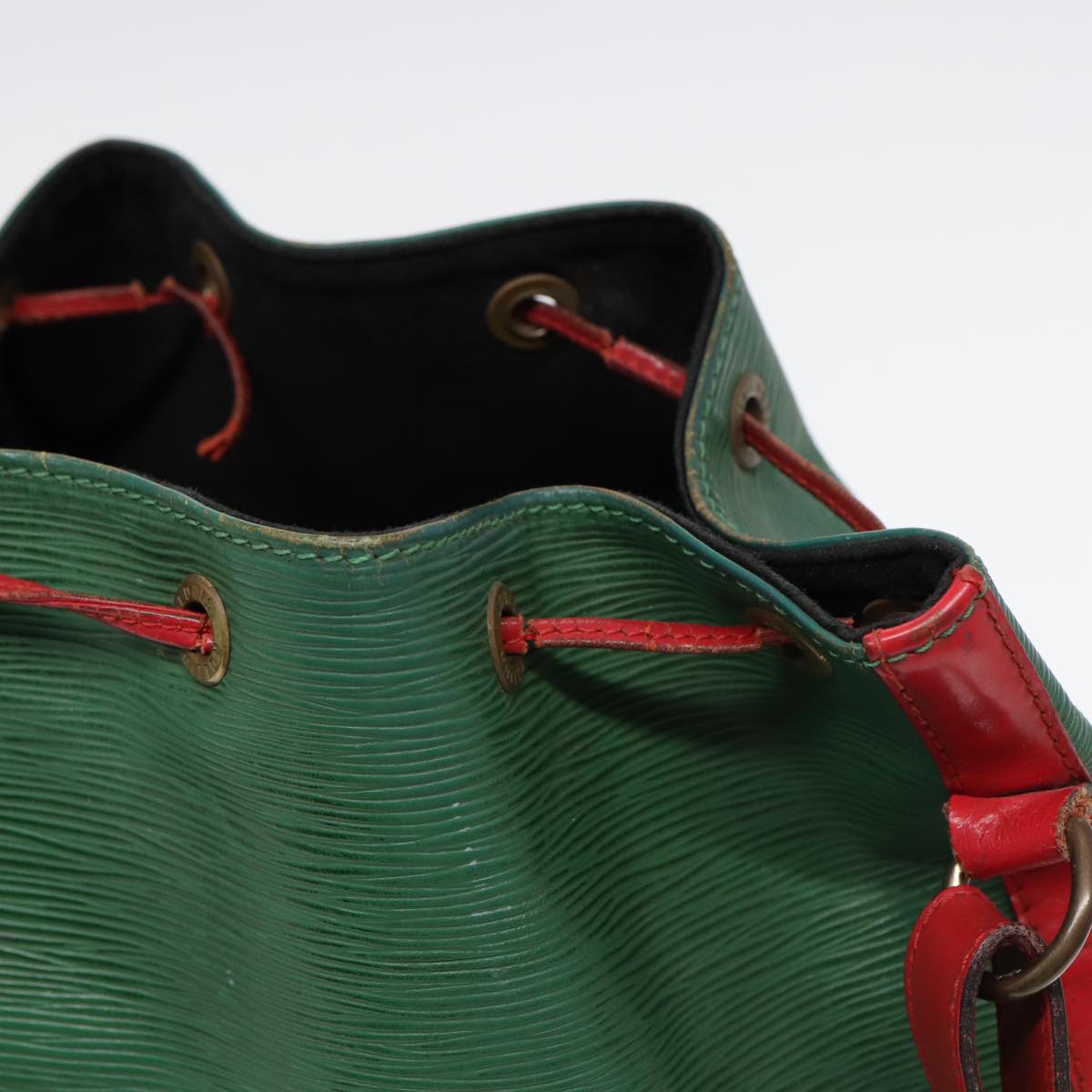 LOUIS VUITTON Epi Petit Noe Shoulder Bag Bicolor Green Red M44147 LV Auth 87503