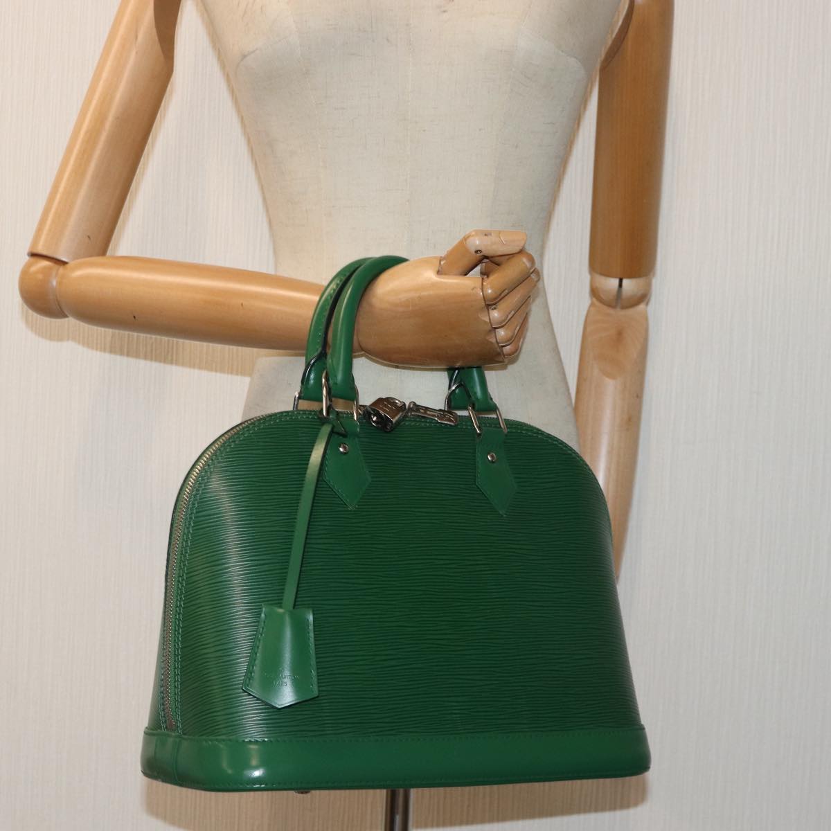 LOUIS VUITTON Epi Alma PM Hand Bag Green Cloak M40618 LV Auth 87889