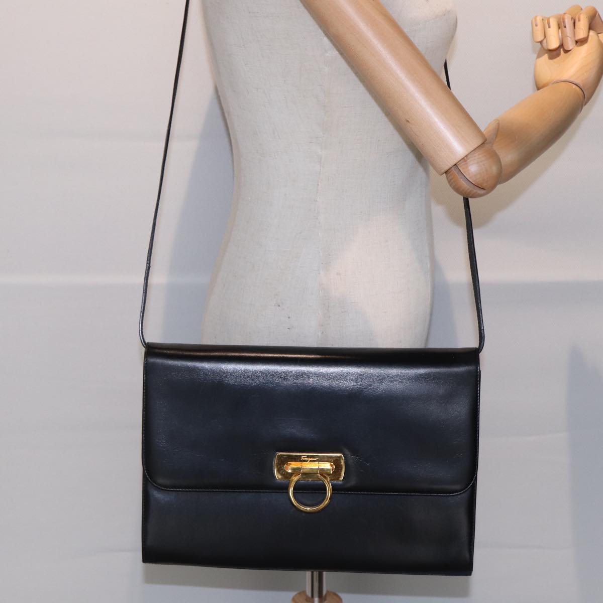 Salvatore Ferragamo Gancini Shoulder Bag Leather Black Gold Auth 87900