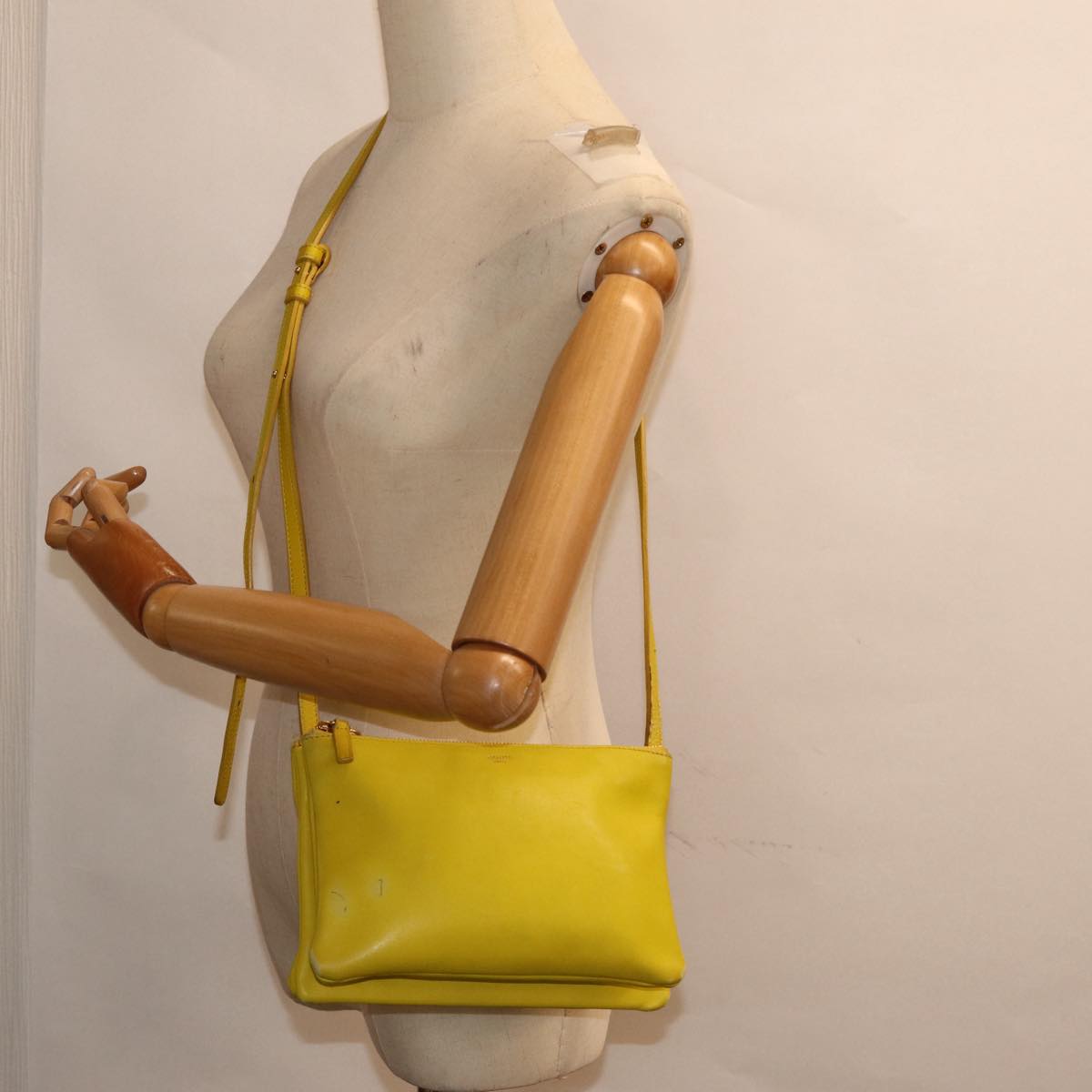 CELINE Trio Large Shoulder Bag Leather Yellow Gold Auth 88116