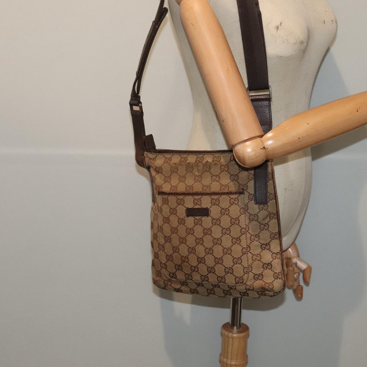 GUCCI GG Canvas Shoulder Bag Beige Silver 122793 Auth 88170