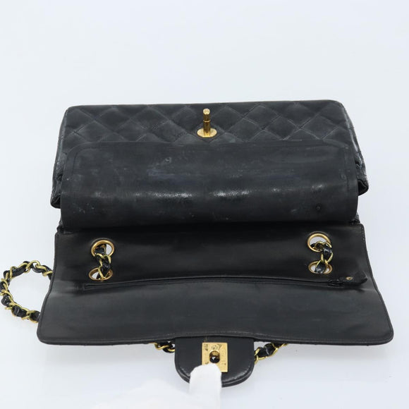 CHANEL Matelasse Ketten-Schultertasche Leder Schwarz Gold CC Auth 88183