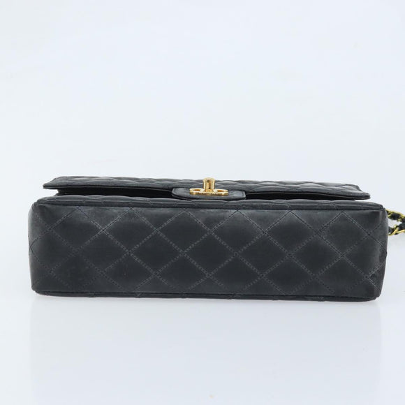 CHANEL Matelasse Ketten-Schultertasche Leder Schwarz Gold CC Auth 88183