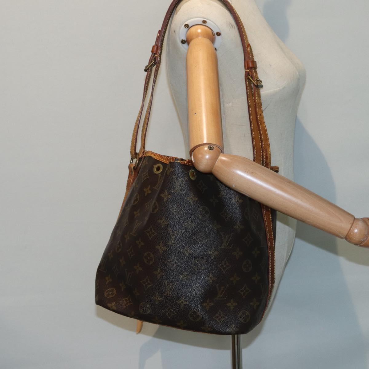 LOUIS VUITTON Monogram Petit Noe Shoulder Bag M42226 LV Auth 88505