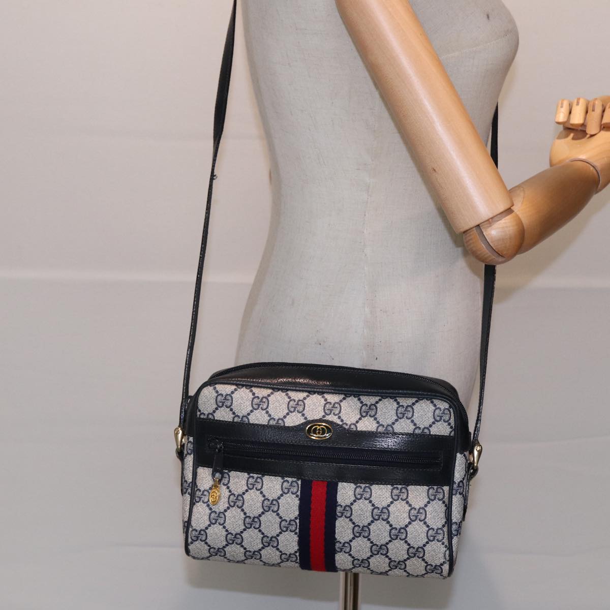 GUCCI GG Supreme Sherry Line Shoulder Bag PVC Navy Gold 378 02 004 Auth 88527