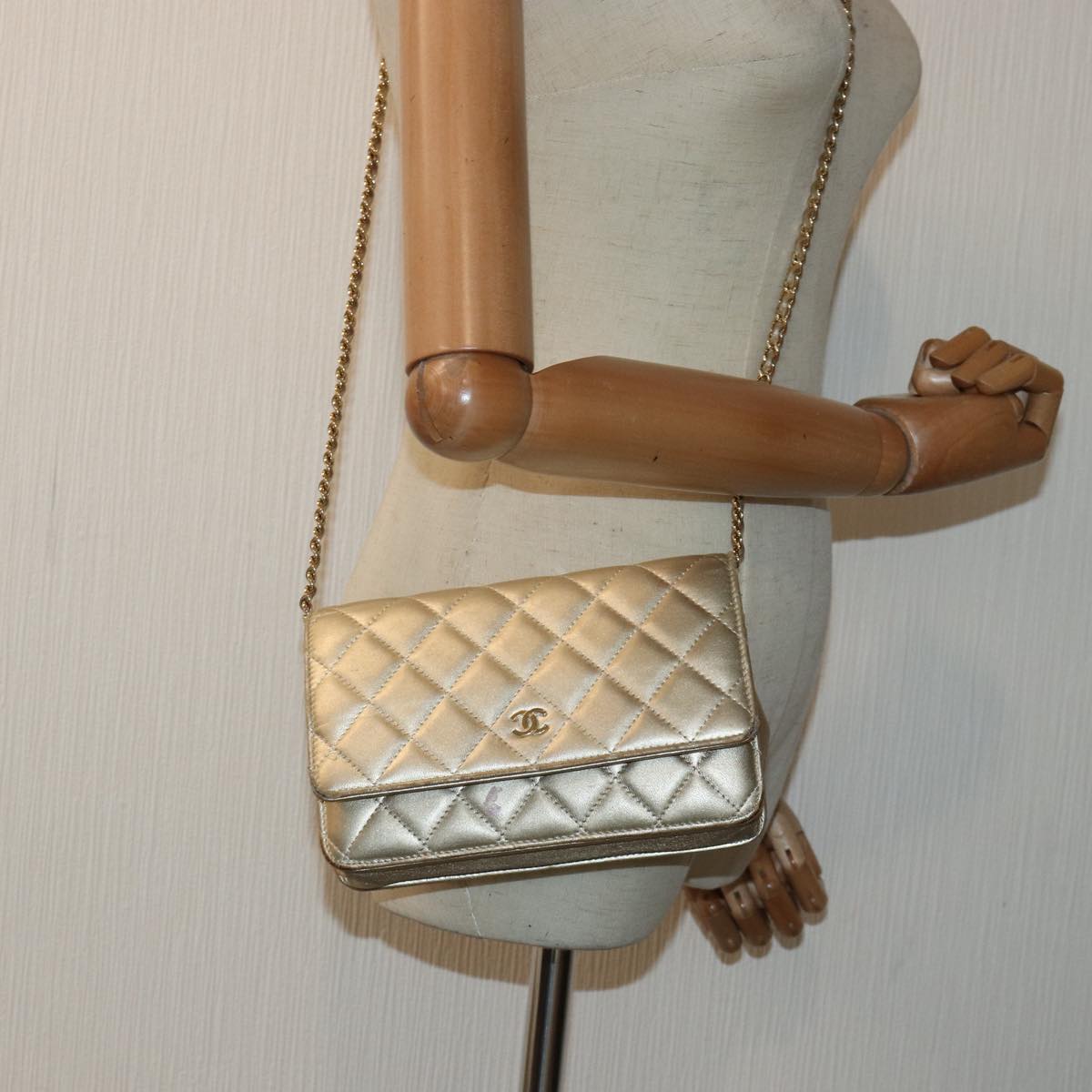 CHANEL Matelasse Chain Shoulder Bag Lamb Skin Gold Tone Gold CC Auth 88657