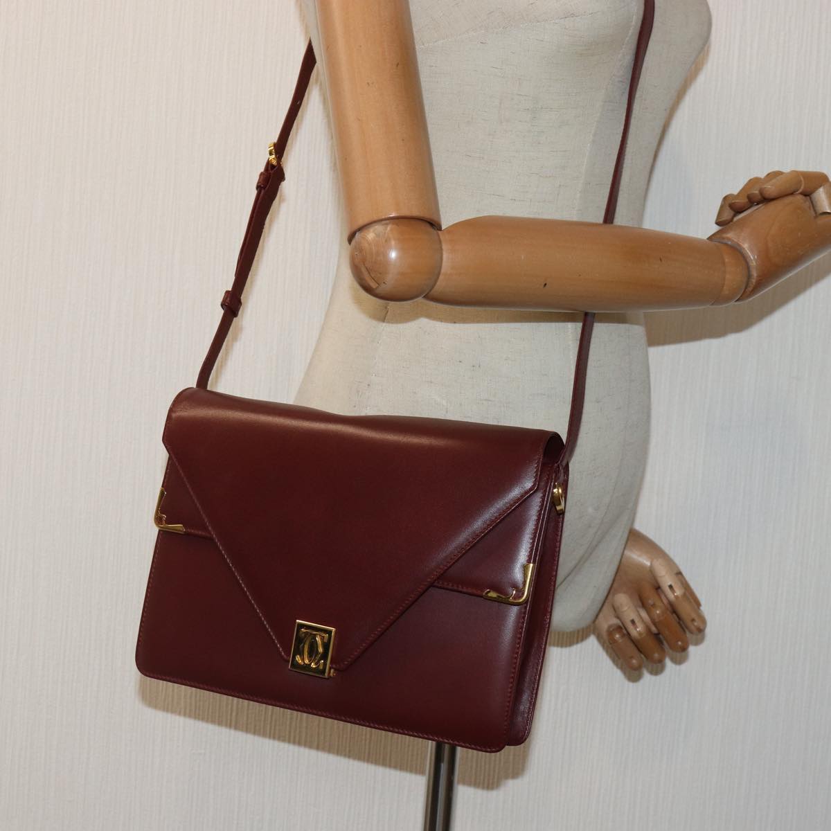 CARTIER Shoulder Bag Leather Red Gold Auth 88728