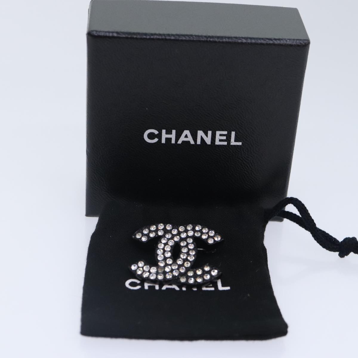 CHANEL Stone Brooch metal Silver CC Auth 89004