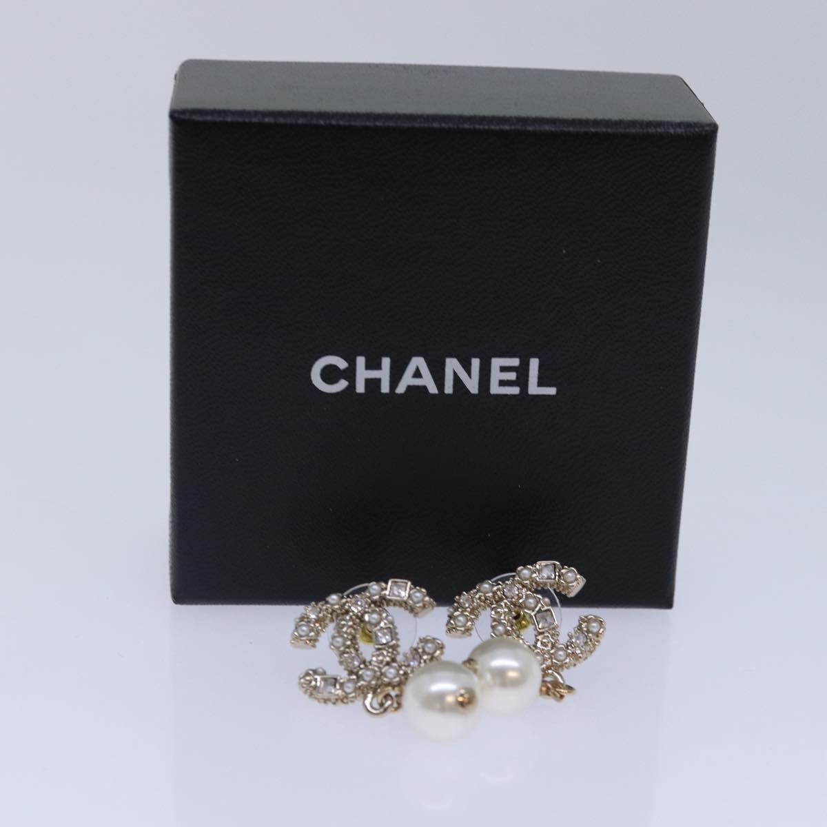 CHANEL Pearl Earring metal Silver CC Auth 89078