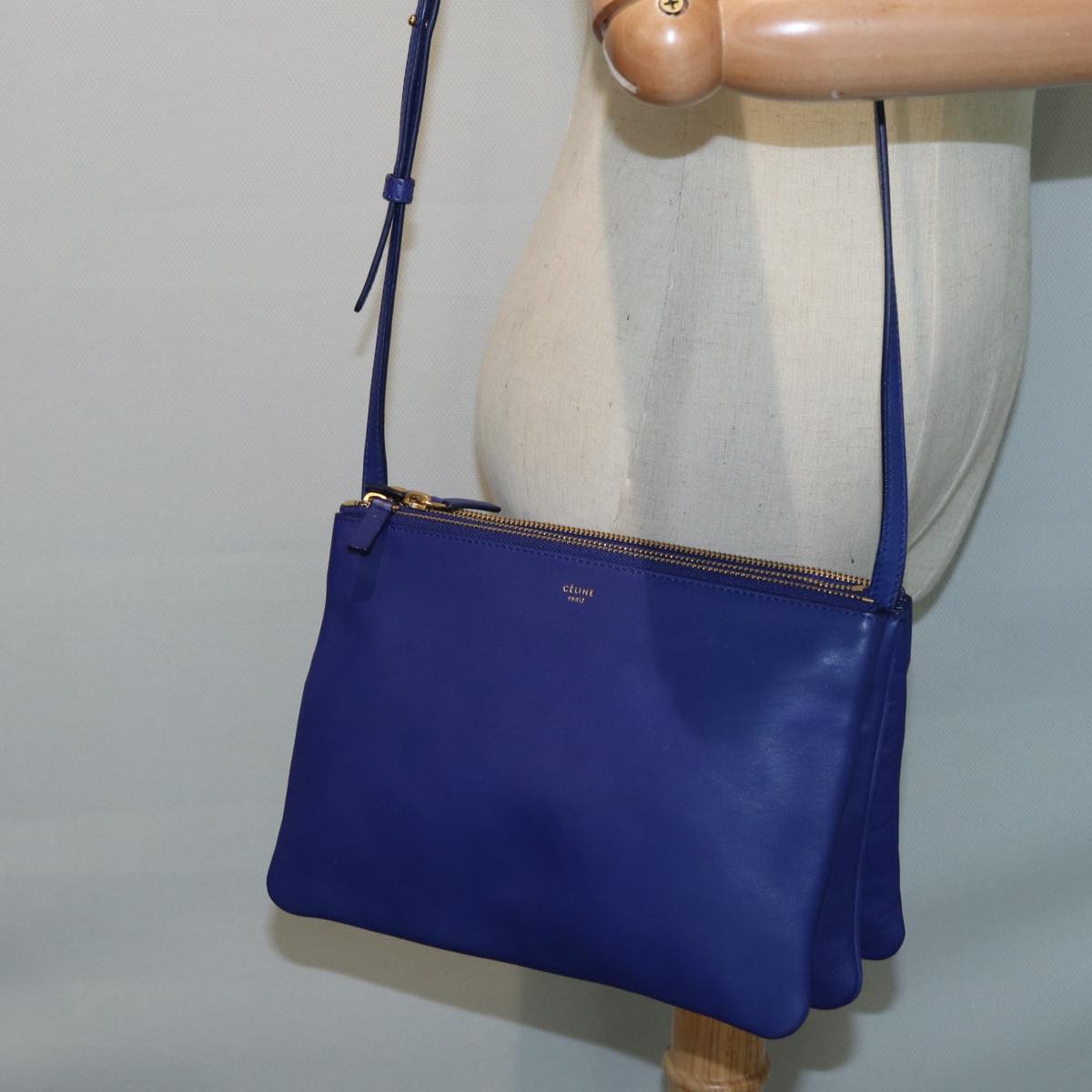 CELINE Trio Shoulder Bag Leather Blue Gold Auth 89106