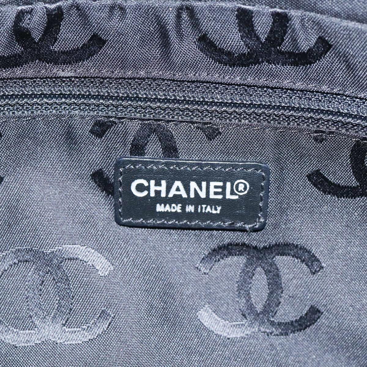 CHANEL Chain Shoulder Bag Canvas Gray CC Auth 89307