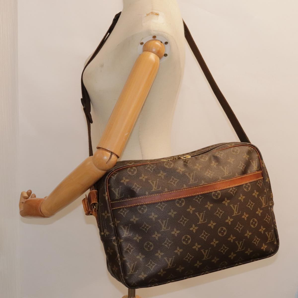 LOUIS VUITTON Monogram Reporter GM Shoulder Bag M45252 LV Auth 89682