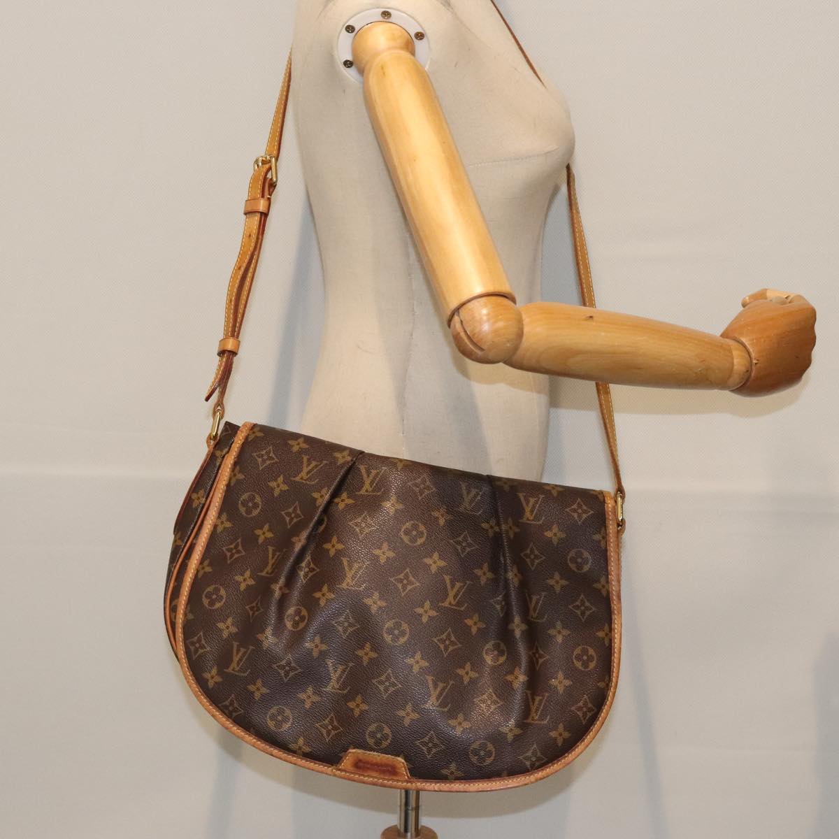 LOUIS VUITTON Monogram Menilmontant MM Shoulder Bag M40473 LV Auth 89978