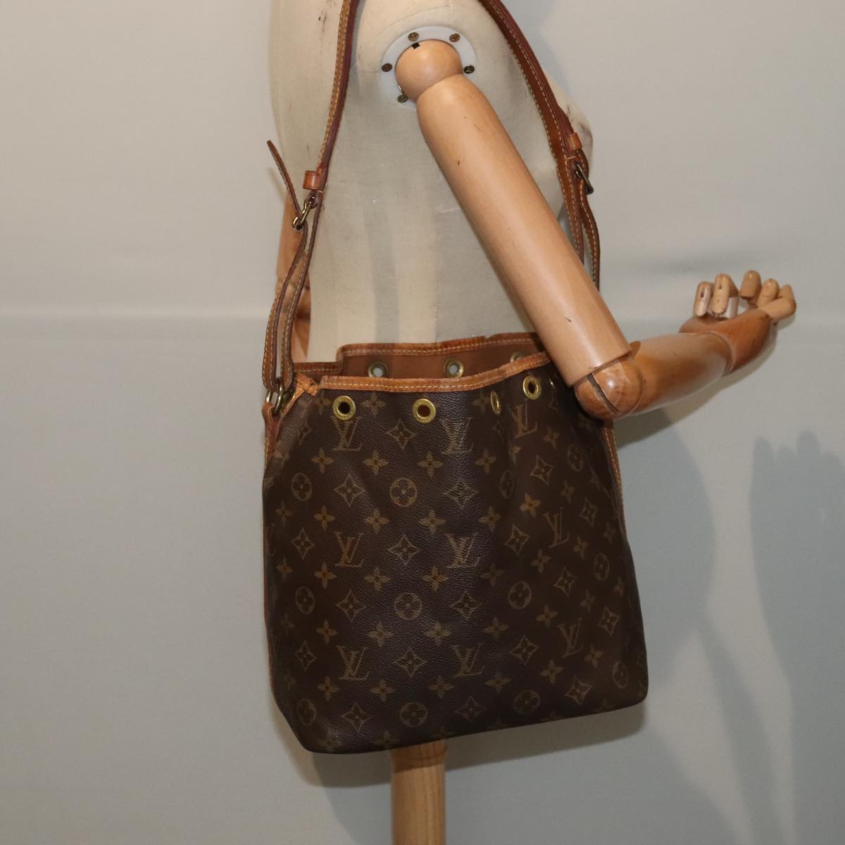 LOUIS VUITTON Monogram Petit Noe Shoulder Bag M42226 LV Auth 89982