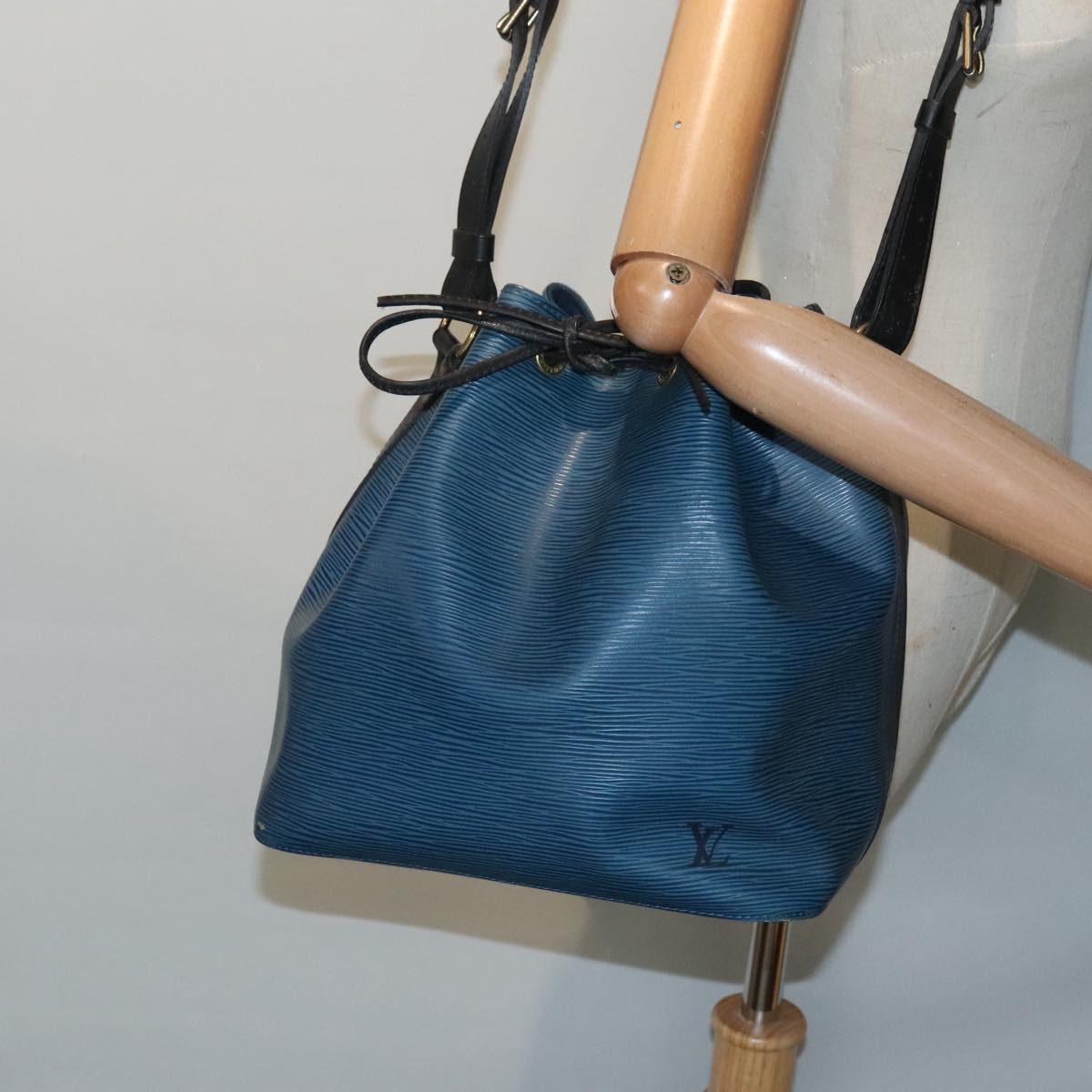 LOUIS VUITTON Epi Petit Noe Shoulder Bag Bicolor Black Blue M44152 Auth 90141