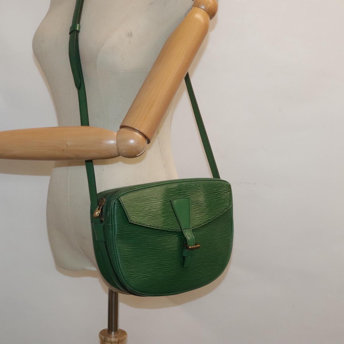 LOUIS VUITTON Epi Jeune Fille MM Shoulder Bag Green M52154 LV Auth 90277