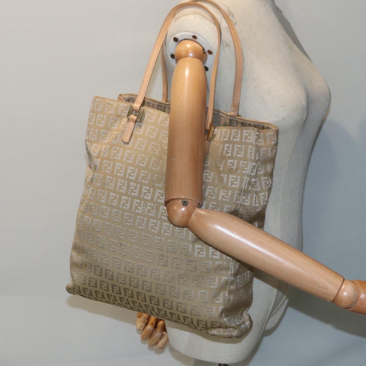 FENDI Zucchino Canvas Tote Bag Beige Gold Auth 90378