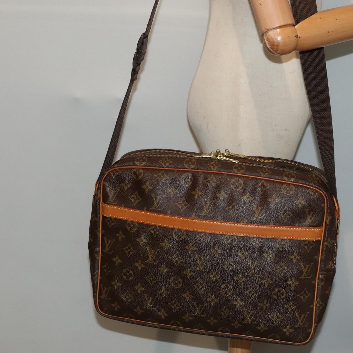 LOUIS VUITTON Monogram Reporter GM Shoulder Bag M45252 LV Auth 90981