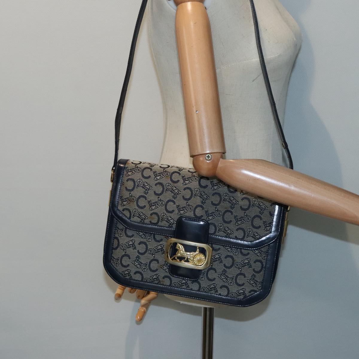 CELINE C Sulky Shoulder Bag Canvas Navy Gold Auth 90991