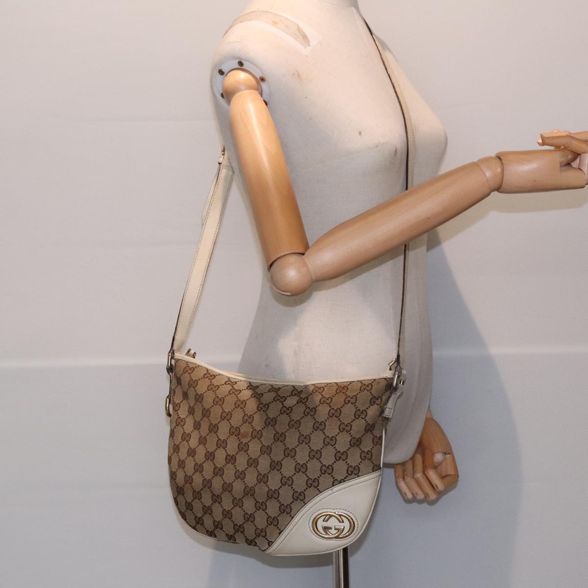 GUCCI GG Canvas Shoulder Bag Leather Beige Silver Auth 91008