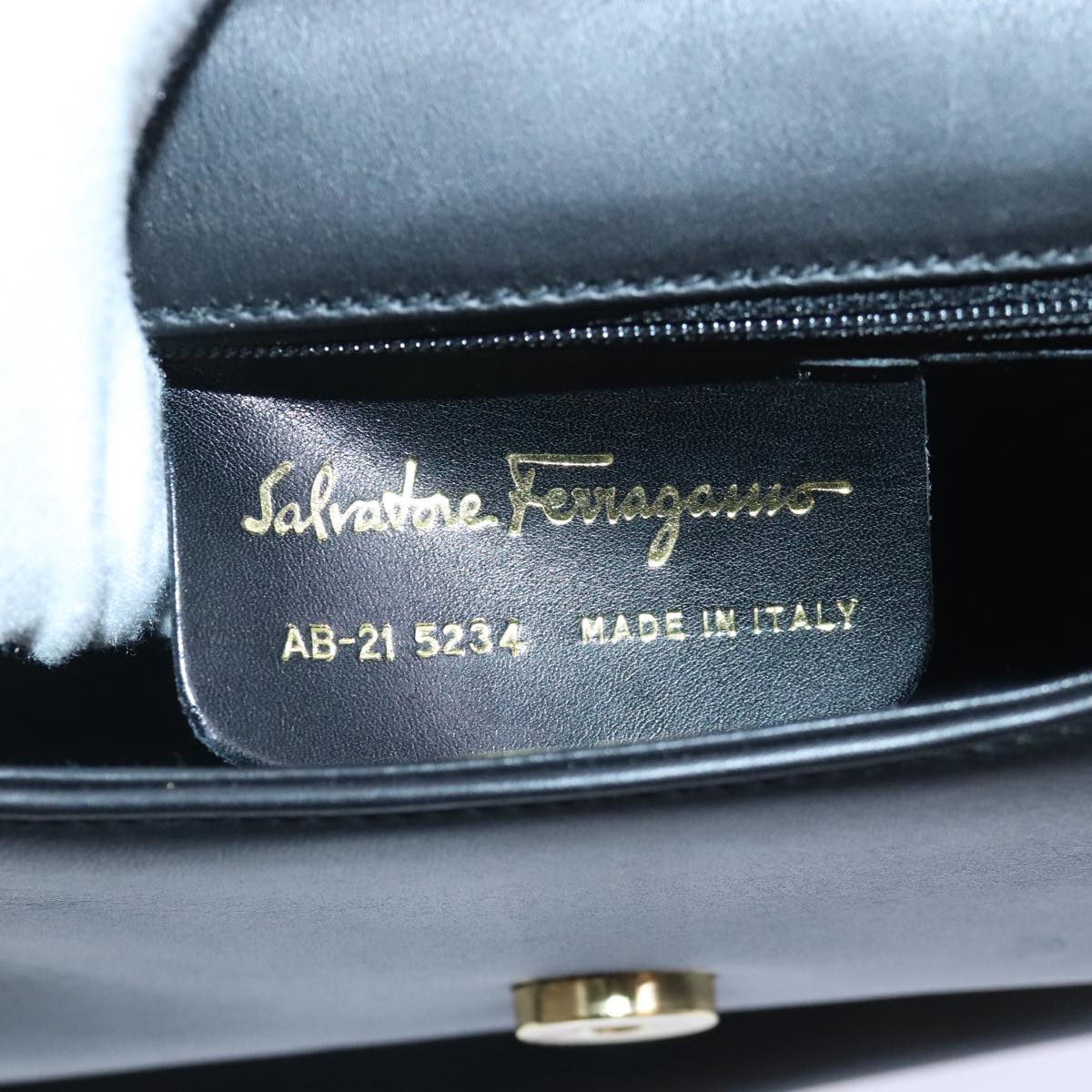 Salvatore Ferragamo Gancini Shoulder Bag Leather Black Gold Auth 91278