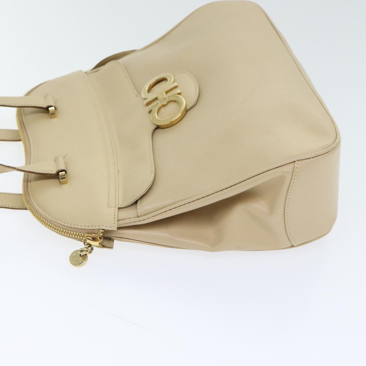 Salvatore Ferragamo Gancini Shoulder Bag Leather Beige Gold Auth 91285