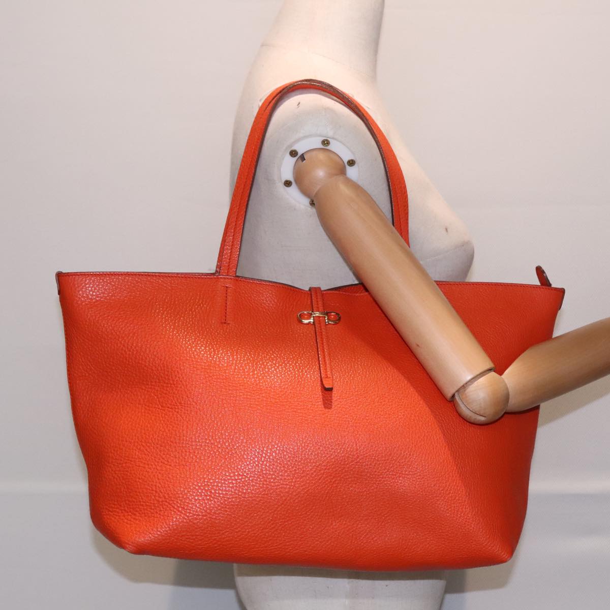 Salvatore Ferragamo Gancini Tote Bag Leather Orange Gold Auth 91286