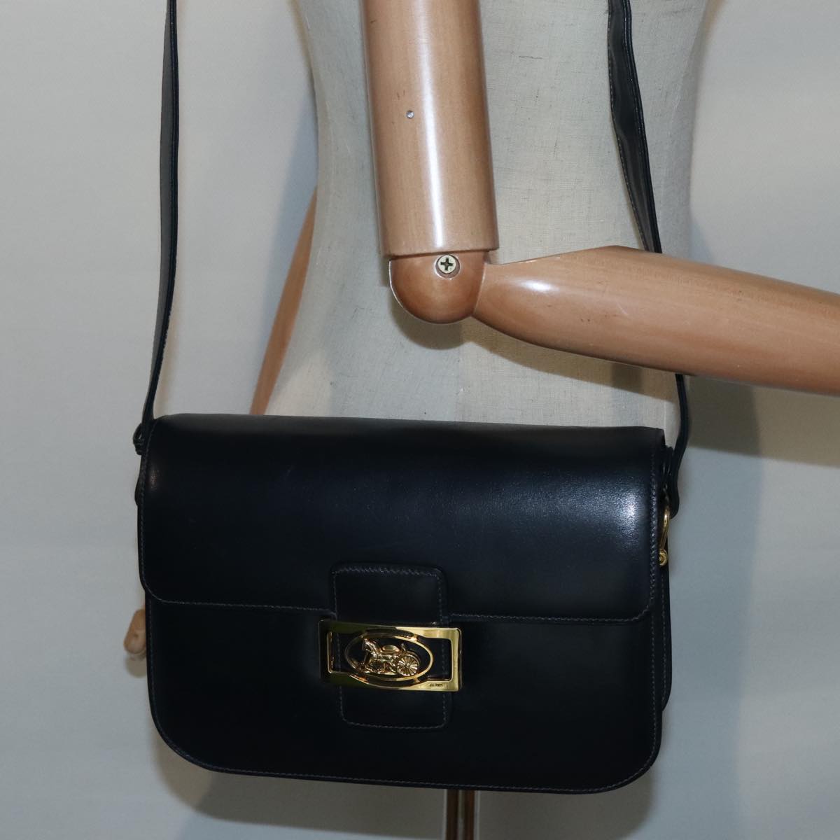 CELINE Horse Carriage Shoulder Bag Leather Black Gold Auth 91297