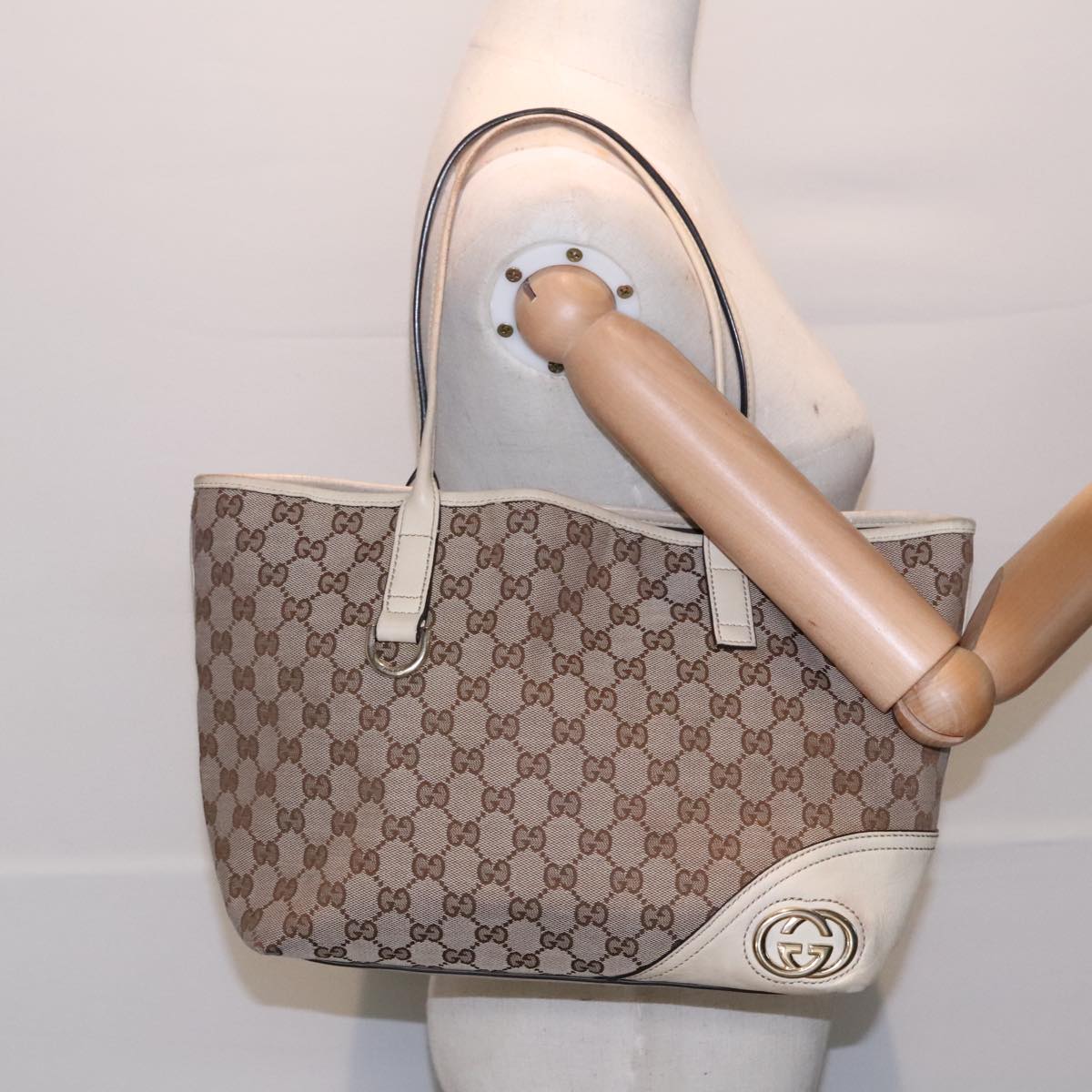 GUCCI GG Canvas Shoulder Bag Beige Gold 169946 Auth 91396