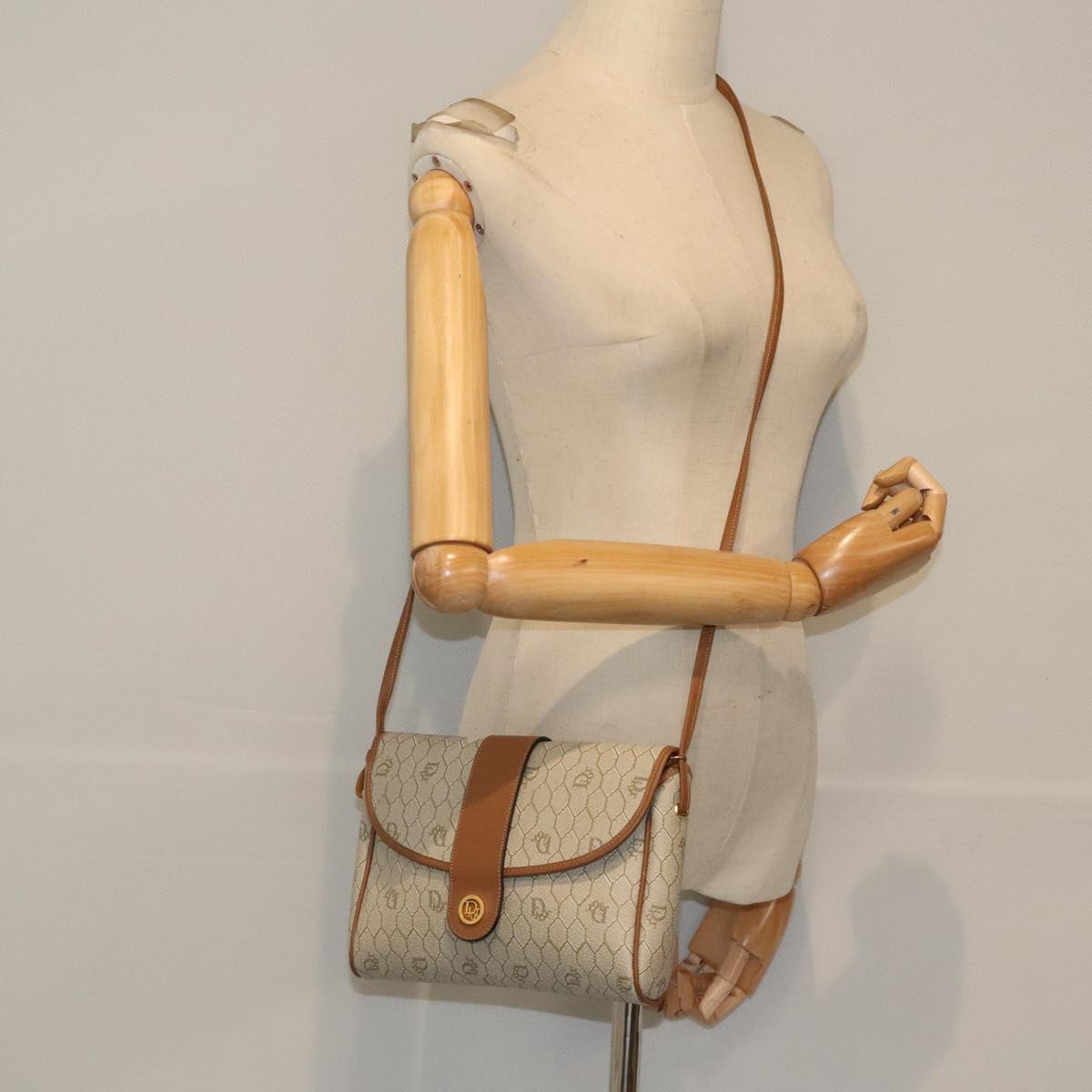 Christian Dior Honeycomb Canvas Shoulder Bag PVC Beige Brown Gold Auth 91614