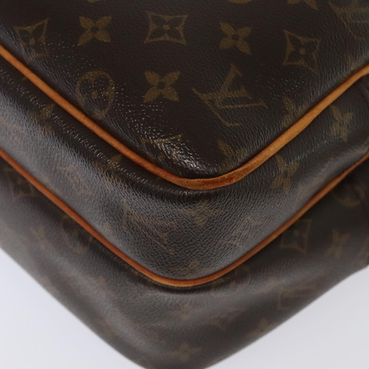 LOUIS VUITTON Monogram Reporter GM Shoulder Bag M45252 LV Auth 91630