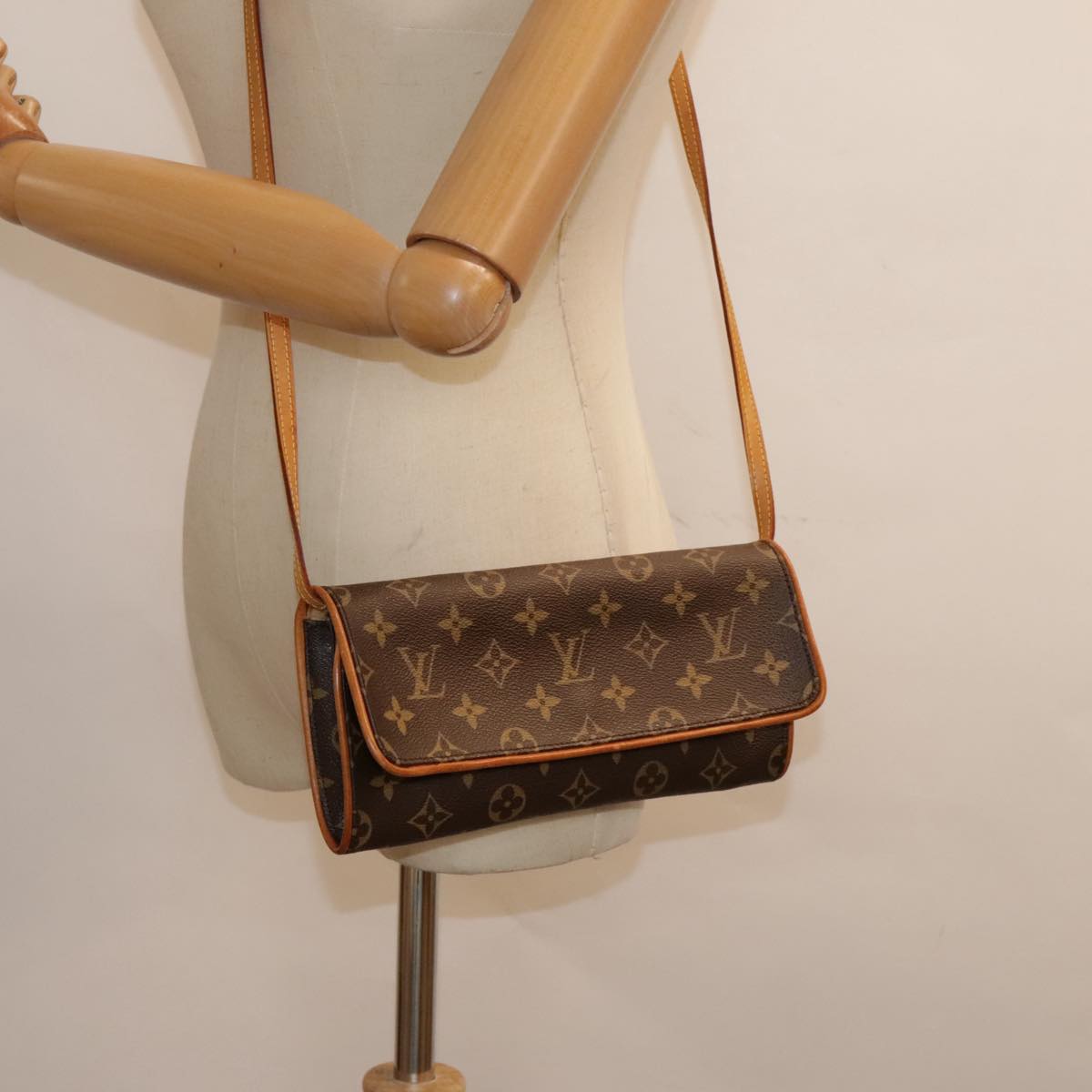 LOUIS VUITTON Monogram Pochette Twin GM Shoulder Bag M51852 LV Auth 91936