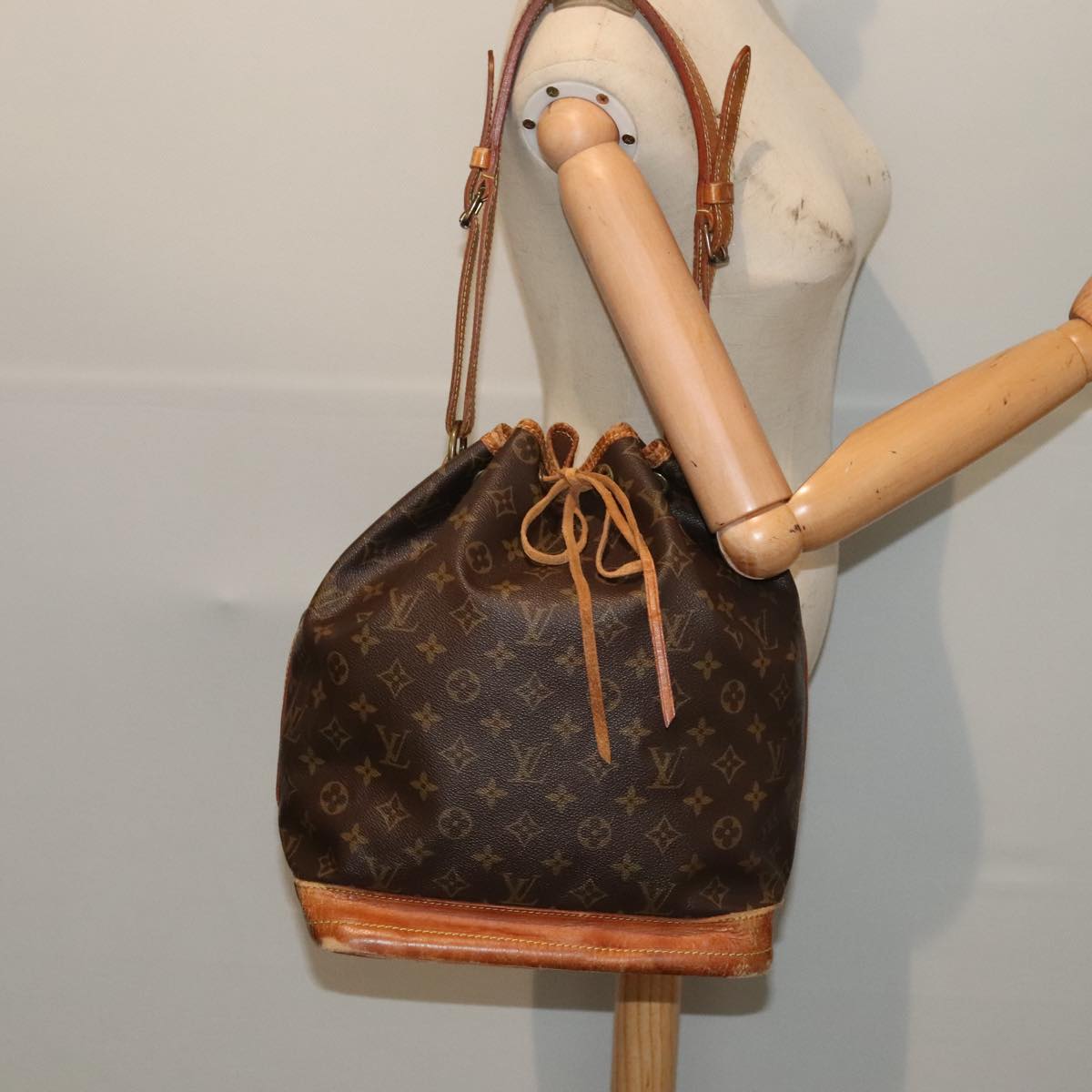 LOUIS VUITTON Monogram Noe Shoulder Bag M42224 LV Auth 91997