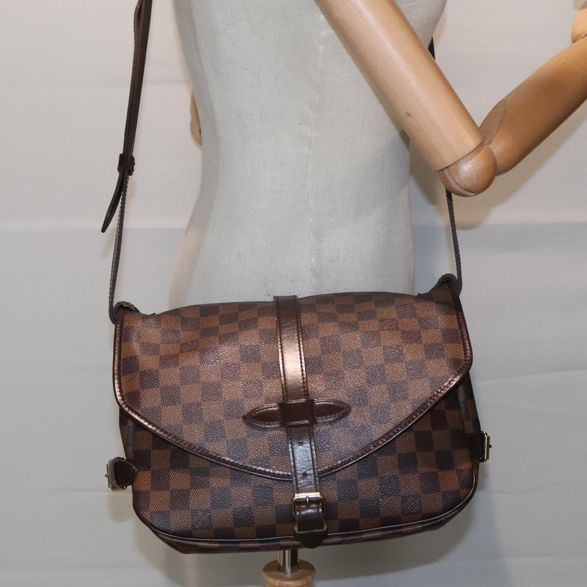 LOUIS VUITTON Damier Ebene Saumur 30 Shoulder Bag N48081 LV Auth 92005A