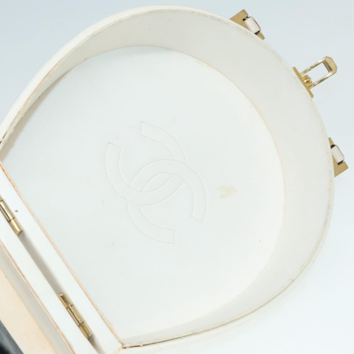 CHANEL Vanity Hand Bag Leather White CC Auth 92088